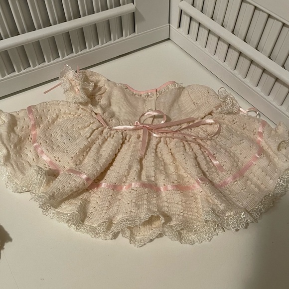 Adorable Benewborn set of three pieces,dresses pants and blankets. Soft and New - Picture 9 of 11